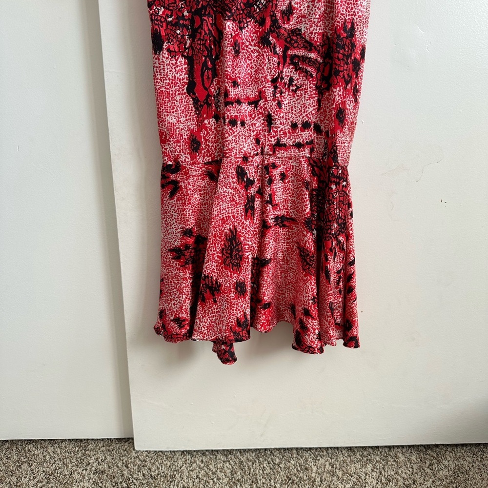 Elegant Asymmetrical Red and Black Dress - Picture 15 of 16